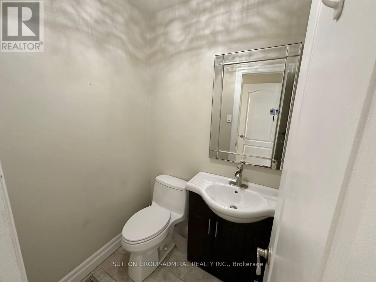 102 Hazelwood Drive, Newmarket, ON - Indoor Photo Showing Bathroom