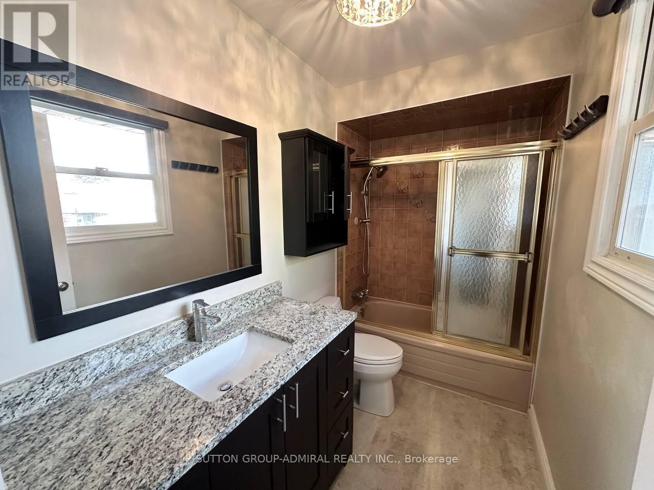 102 Hazelwood Drive, Newmarket, ON - Indoor Photo Showing Bathroom