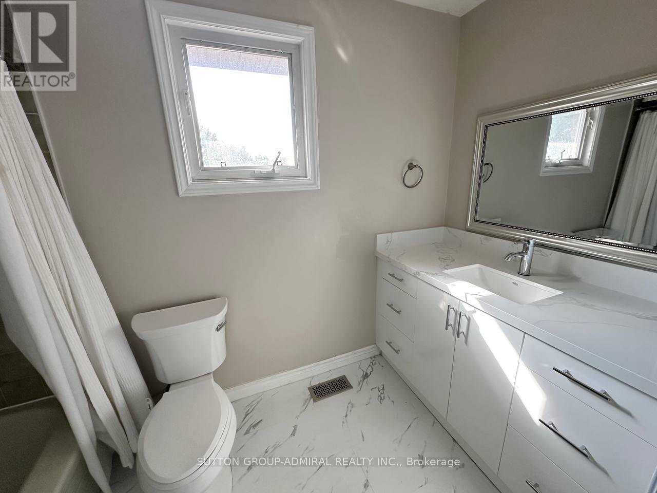 102 Hazelwood Drive, Newmarket, ON - Indoor Photo Showing Bathroom