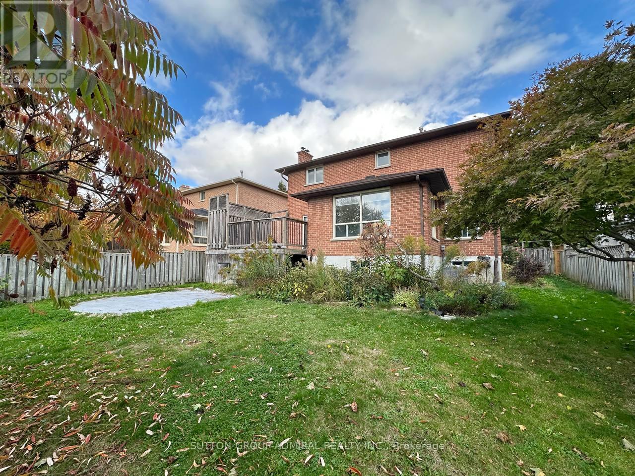 102 Hazelwood Drive, Newmarket, ON - Outdoor