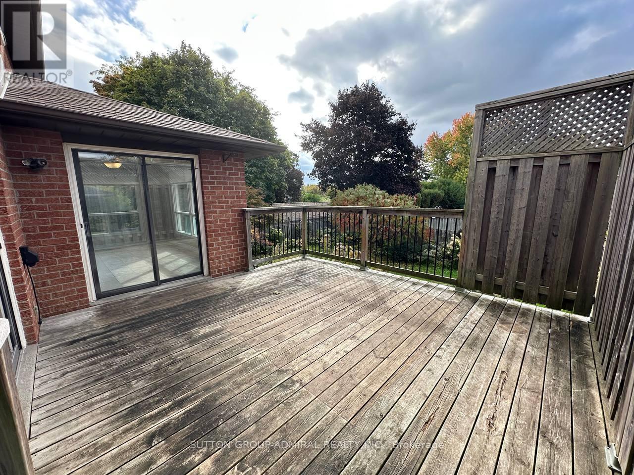 102 Hazelwood Drive, Newmarket, ON - Outdoor With Deck Patio Veranda With Exterior