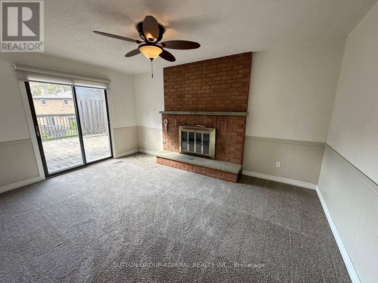 102 Hazelwood Drive, Newmarket, ON - Indoor With Fireplace