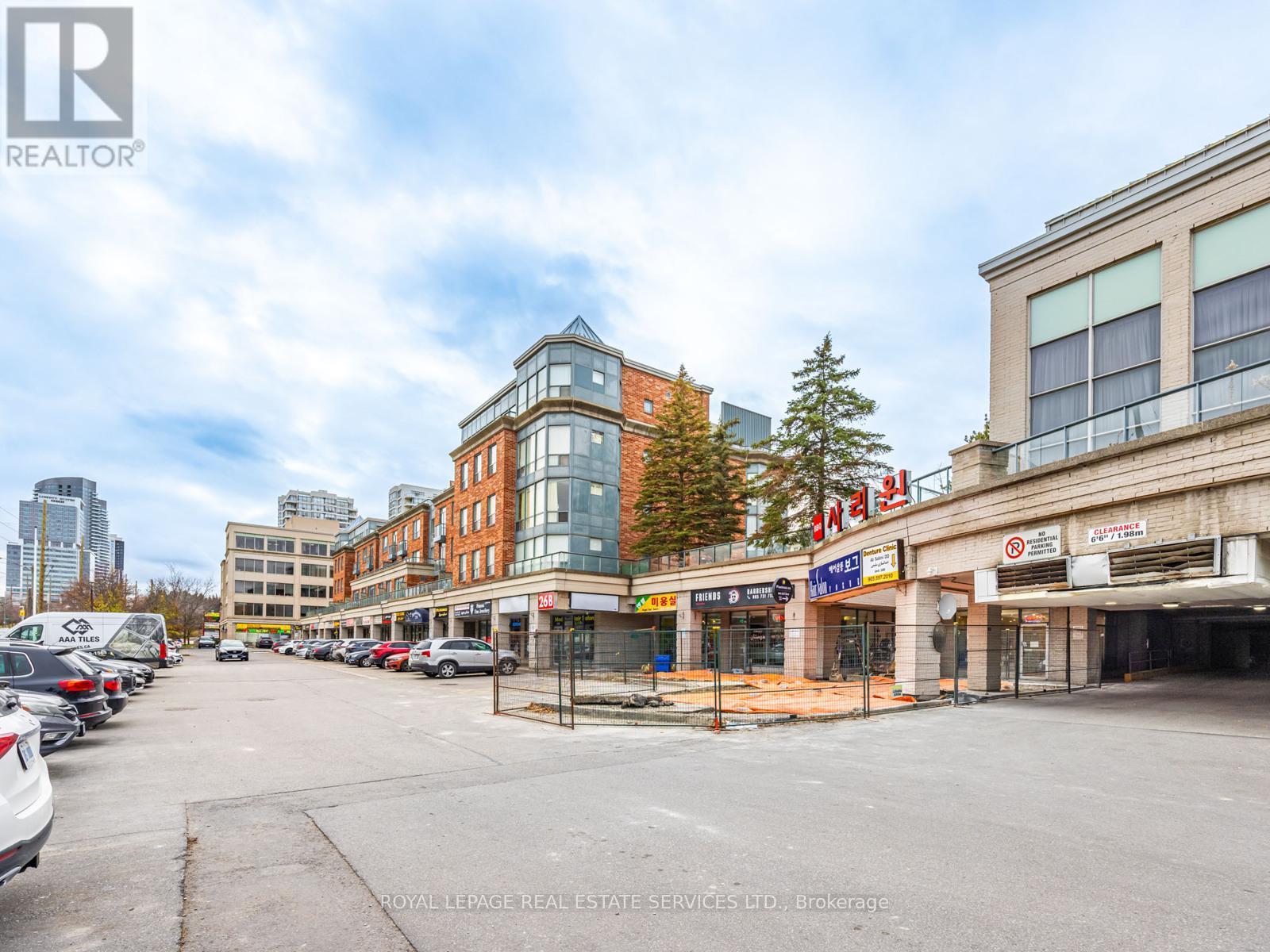 ENTRANCE TO ADDITIONAL OWNER UNDERGROUND PARKING - 35B - 7378 Yonge Street, Vaughan, ON