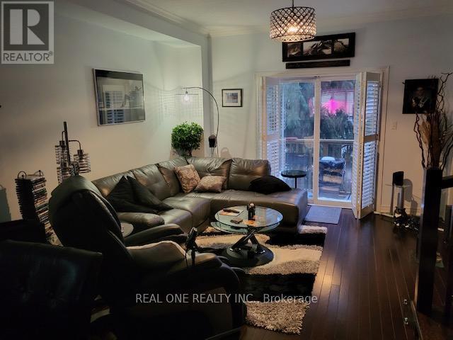 4298 Ingram Common, Burlington, ON - Indoor Photo Showing Living Room