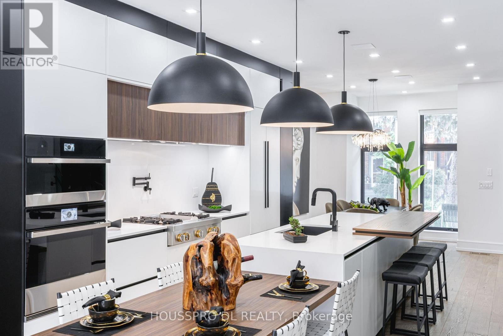82 Major Street, Toronto, ON - Indoor Photo Showing Kitchen With Upgraded Kitchen