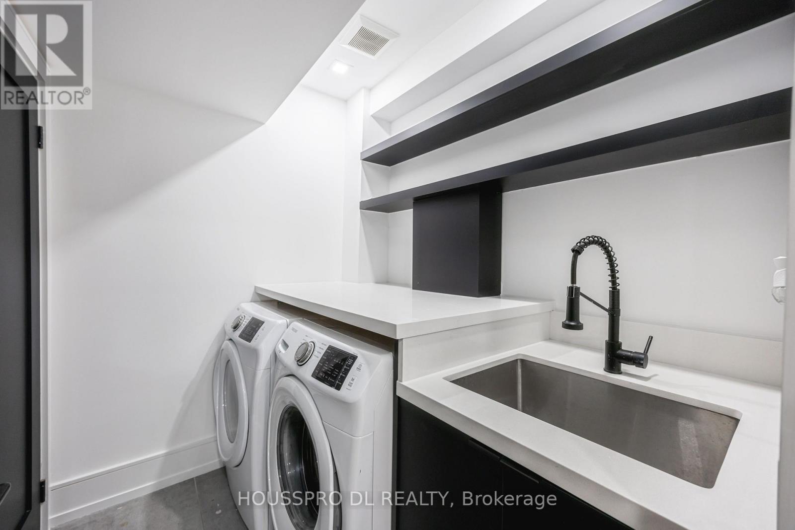 82 Major Street, Toronto, ON - Indoor Photo Showing Laundry Room