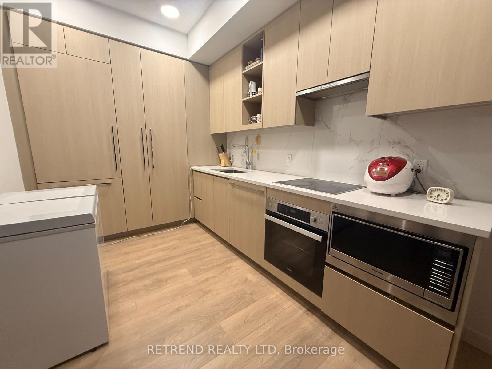 1212 - 27 Mcmahon Drive, Toronto, ON - Indoor Photo Showing Kitchen