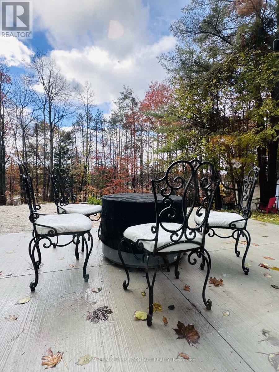 4B Pierce Court, Springwater, ON - Outdoor