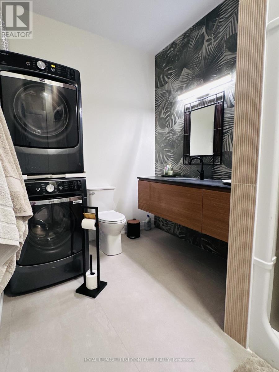 4B Pierce Court, Springwater, ON - Indoor Photo Showing Laundry Room