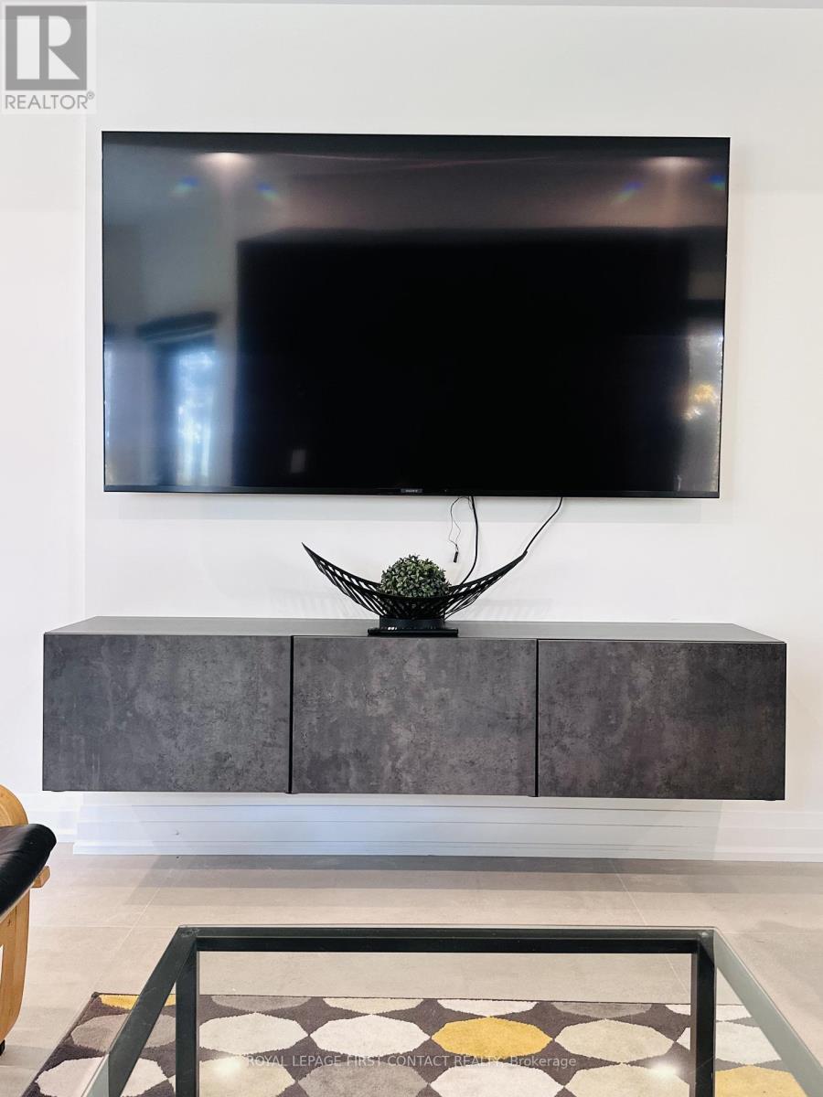 4B Pierce Court, Springwater, ON - Indoor Photo Showing Other Room