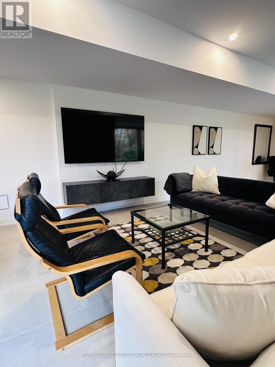 4B Pierce Court, Springwater, ON - Indoor Photo Showing Living Room
