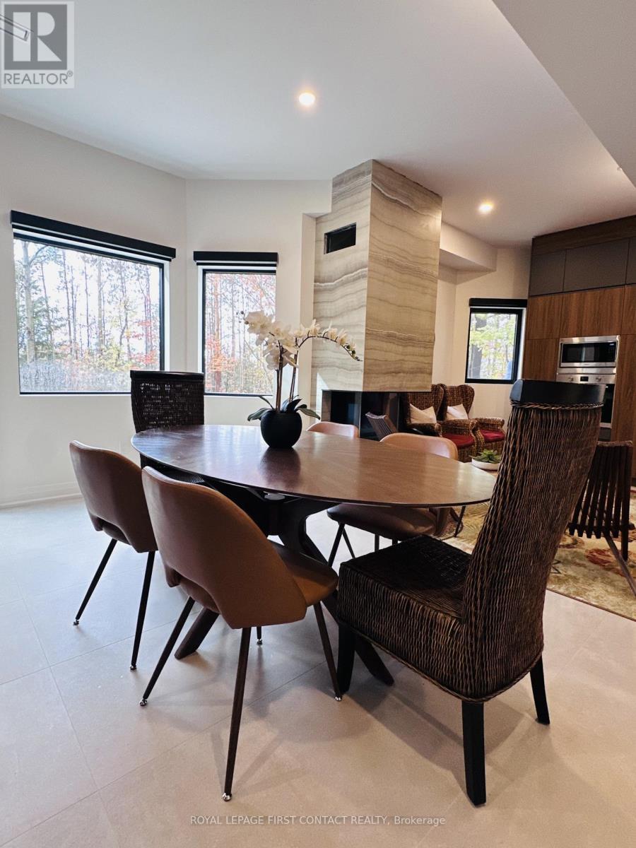 4B Pierce Court, Springwater, ON - Indoor Photo Showing Dining Room
