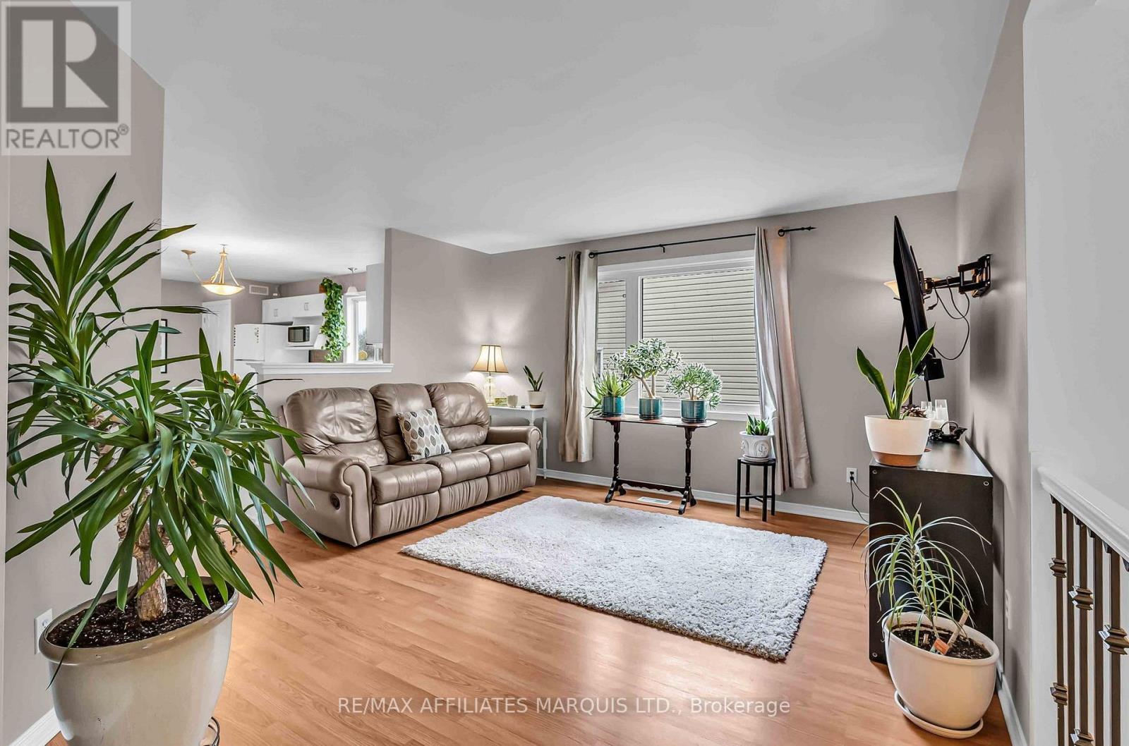 213 Northwoods Crescent, Cornwall, ON - Indoor Photo Showing Living Room