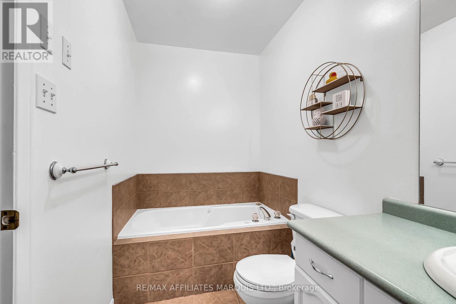 213 Northwoods Crescent, Cornwall, ON - Indoor Photo Showing Bathroom
