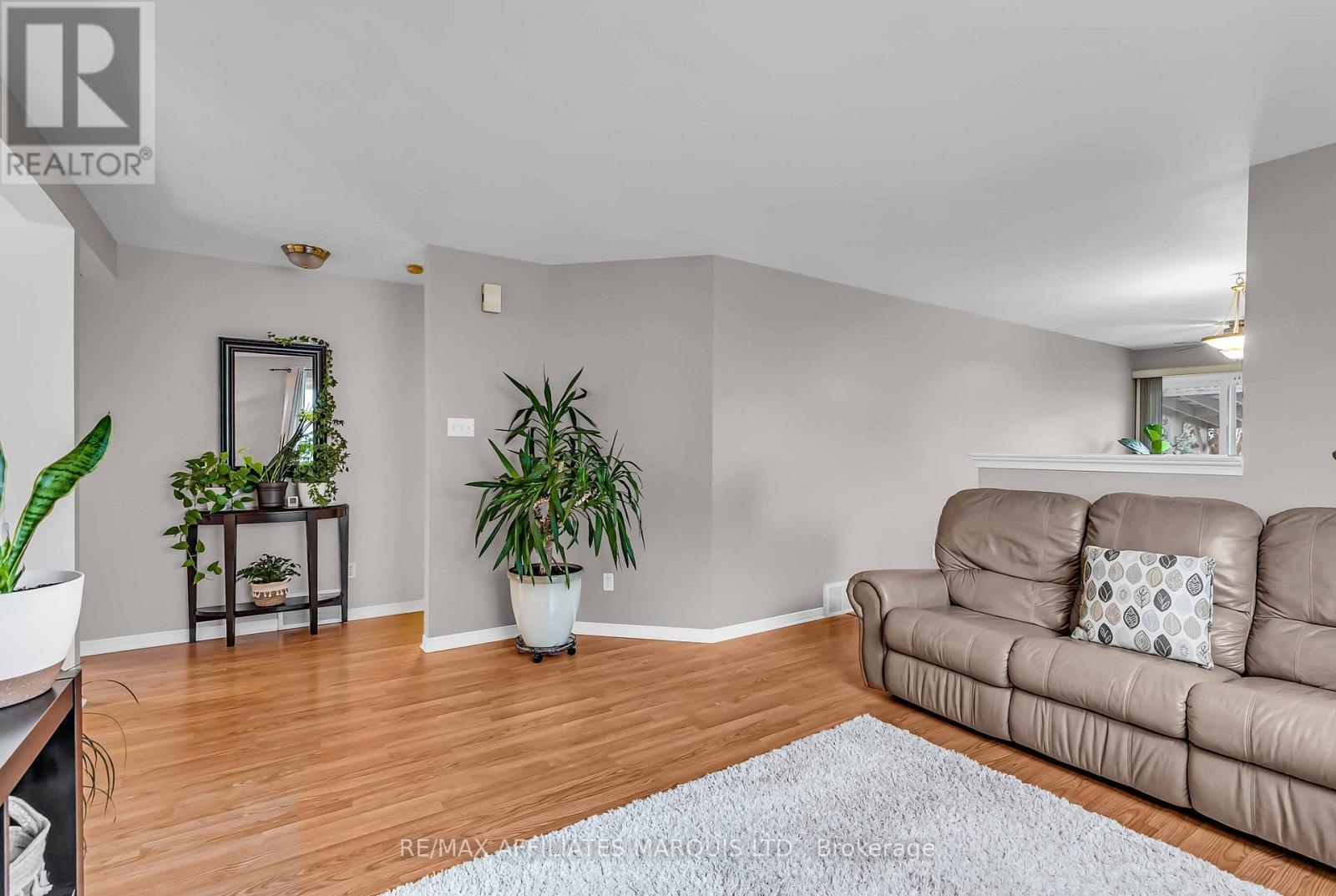 213 Northwoods Crescent, Cornwall, ON - Indoor Photo Showing Living Room