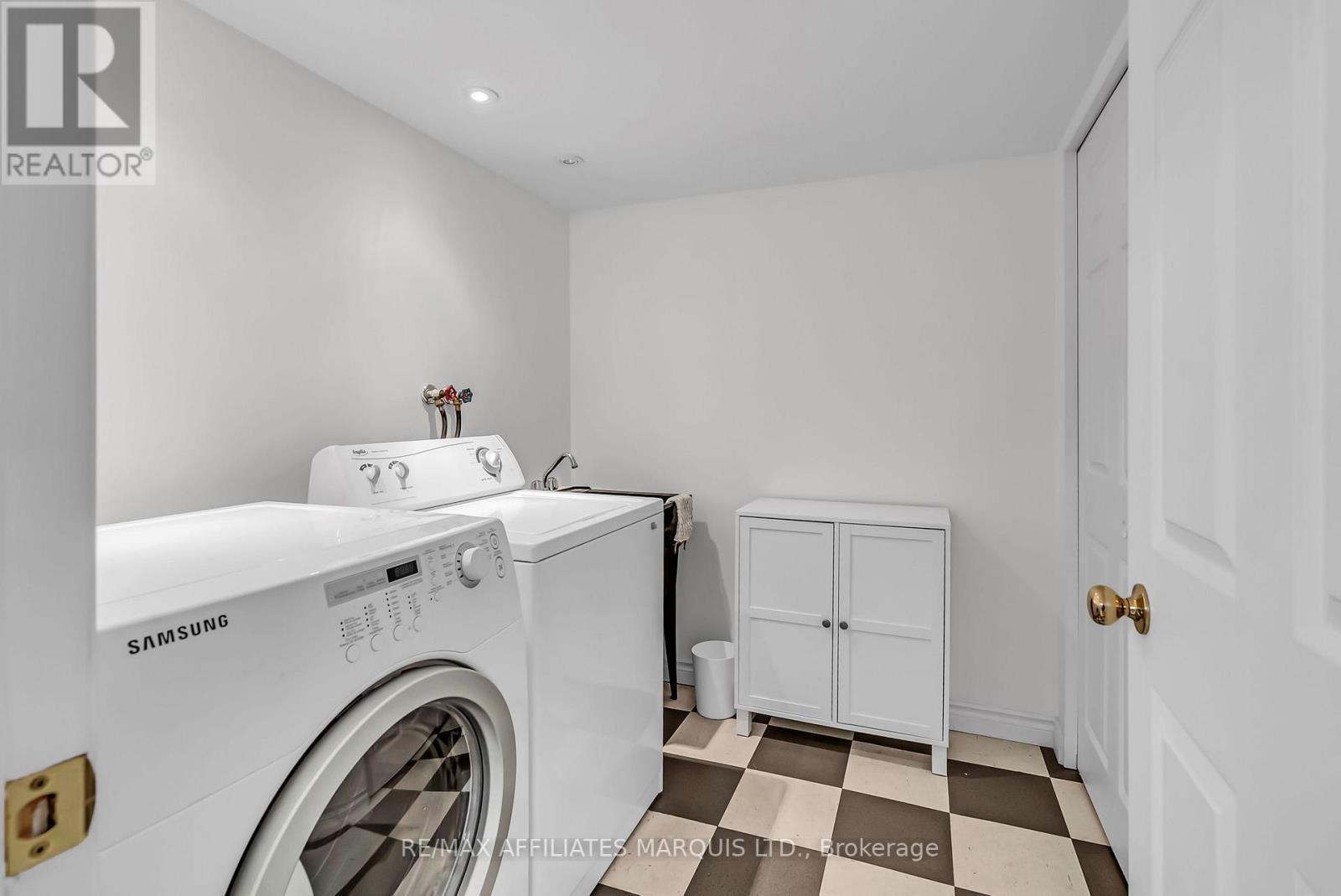 213 Northwoods Crescent, Cornwall, ON - Indoor Photo Showing Laundry Room