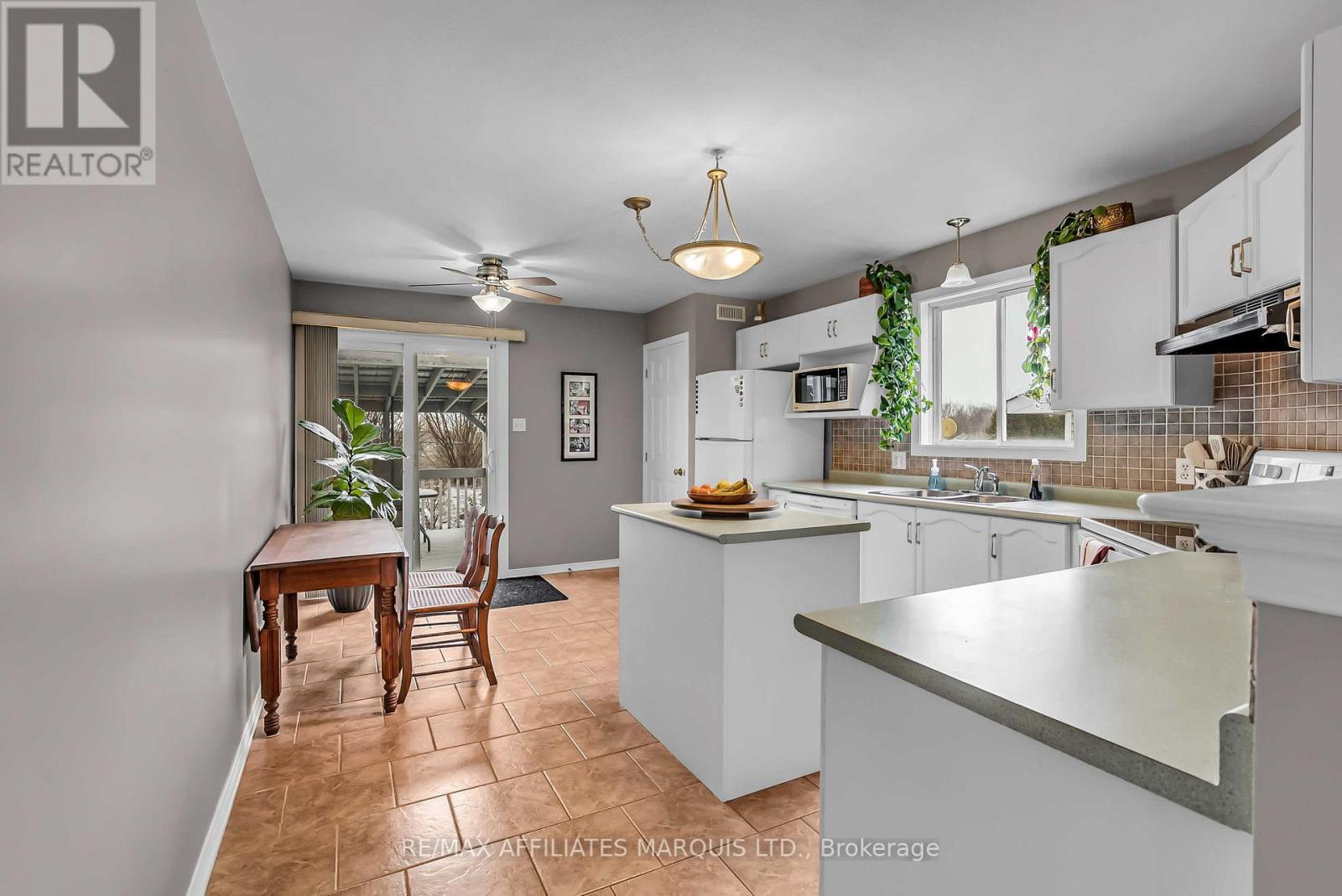 213 Northwoods Crescent, Cornwall, ON - Indoor Photo Showing Kitchen With Double Sink