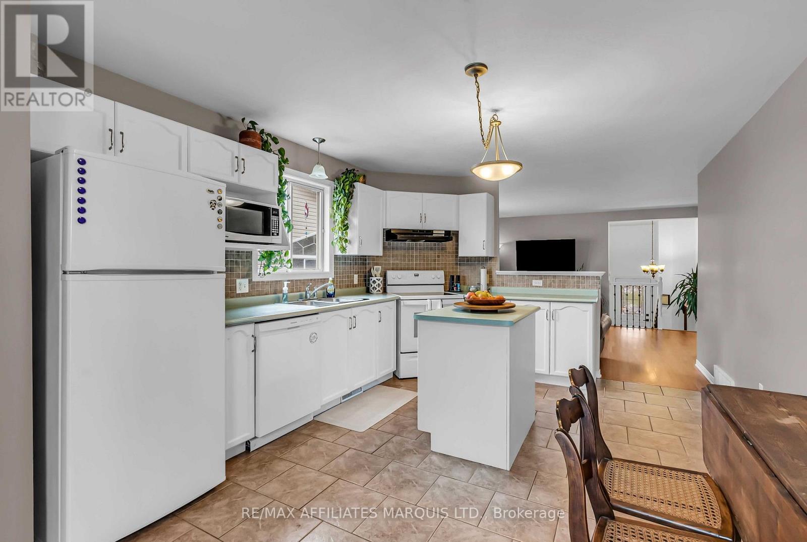 213 Northwoods Crescent, Cornwall, ON - Indoor Photo Showing Kitchen