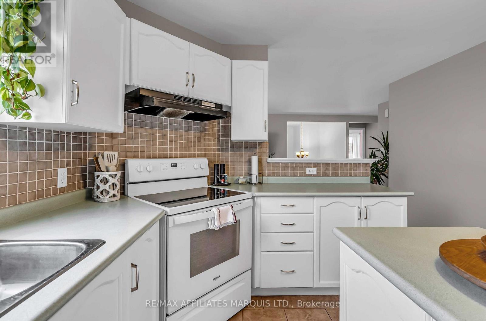 213 Northwoods Crescent, Cornwall, ON - Indoor Photo Showing Kitchen