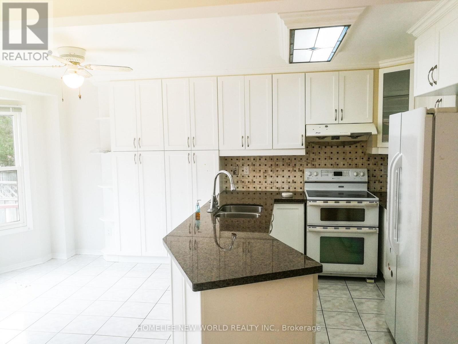 68 Militia Trail, Markham, ON - Indoor Photo Showing Kitchen With Double Sink