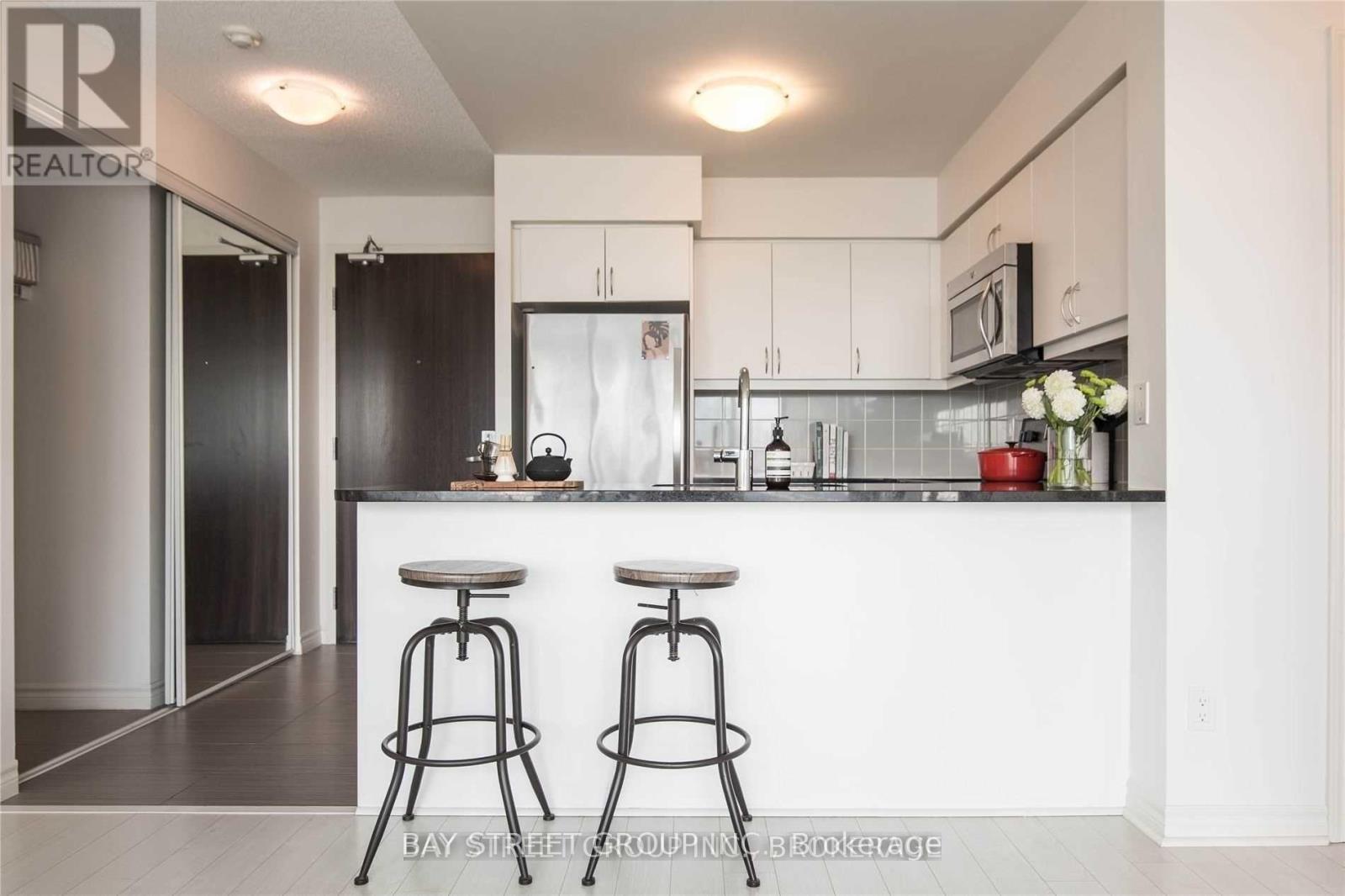 1209 - 25 Lower Simcoe Street, Toronto, ON - Indoor Photo Showing Kitchen