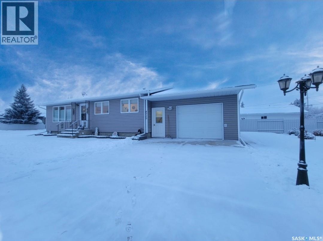 4920 Express Avenue, Macklin, SK - Outdoor