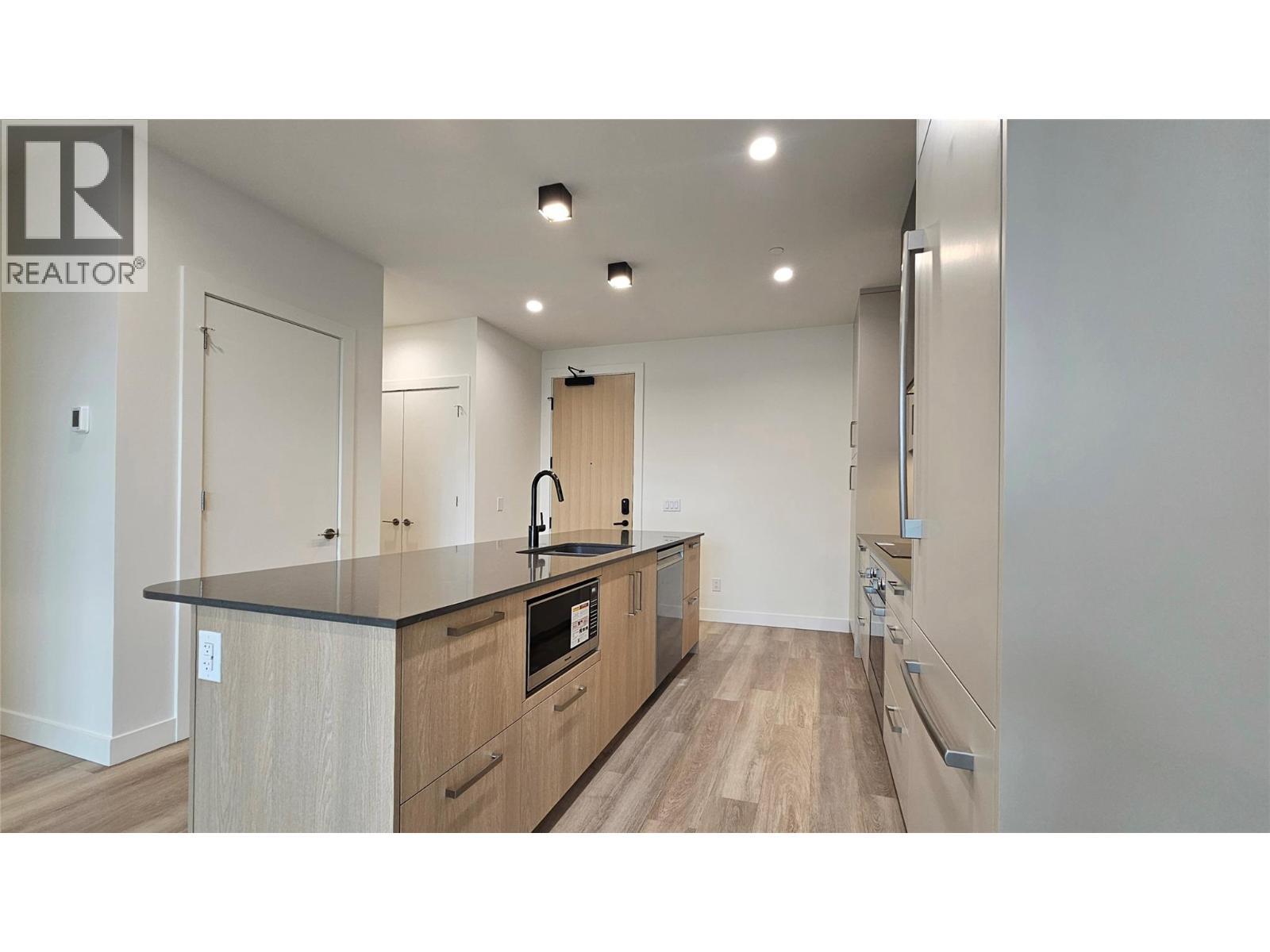 3340 Lakeshore Road Unit# 606, Kelowna, BC - Indoor Photo Showing Kitchen