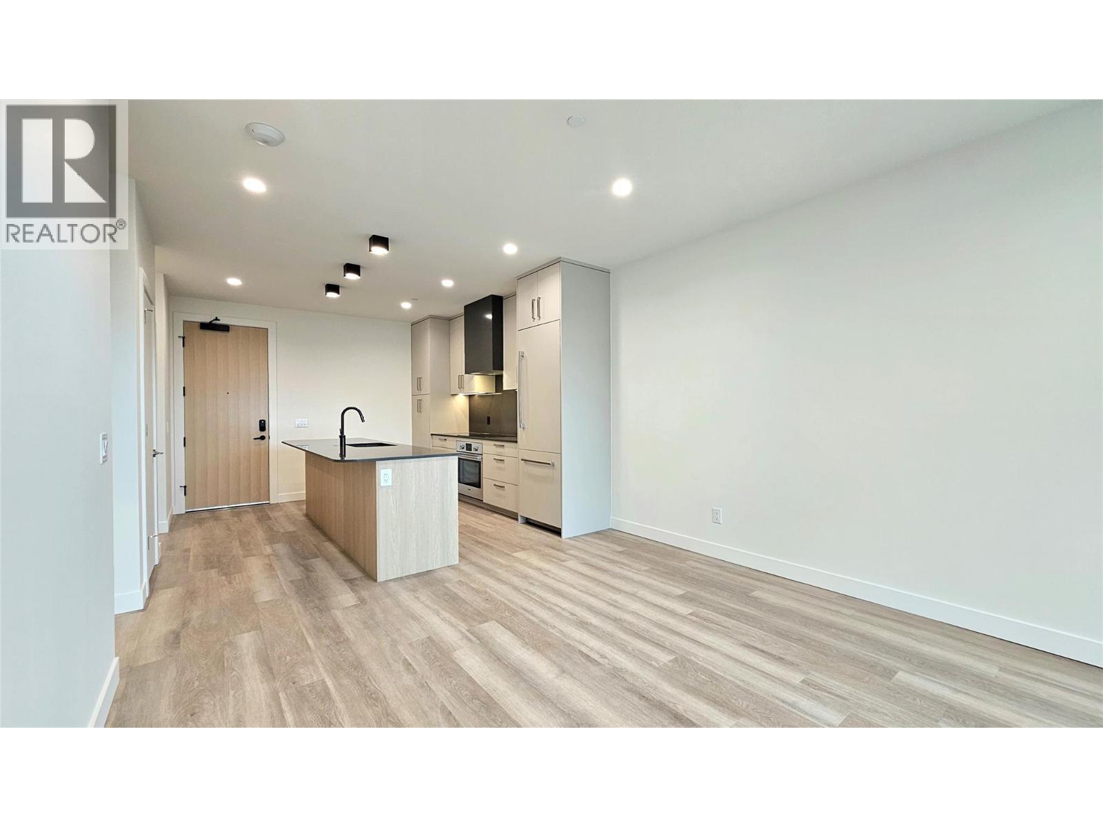 3340 Lakeshore Road Unit# 606, Kelowna, BC - Indoor Photo Showing Kitchen