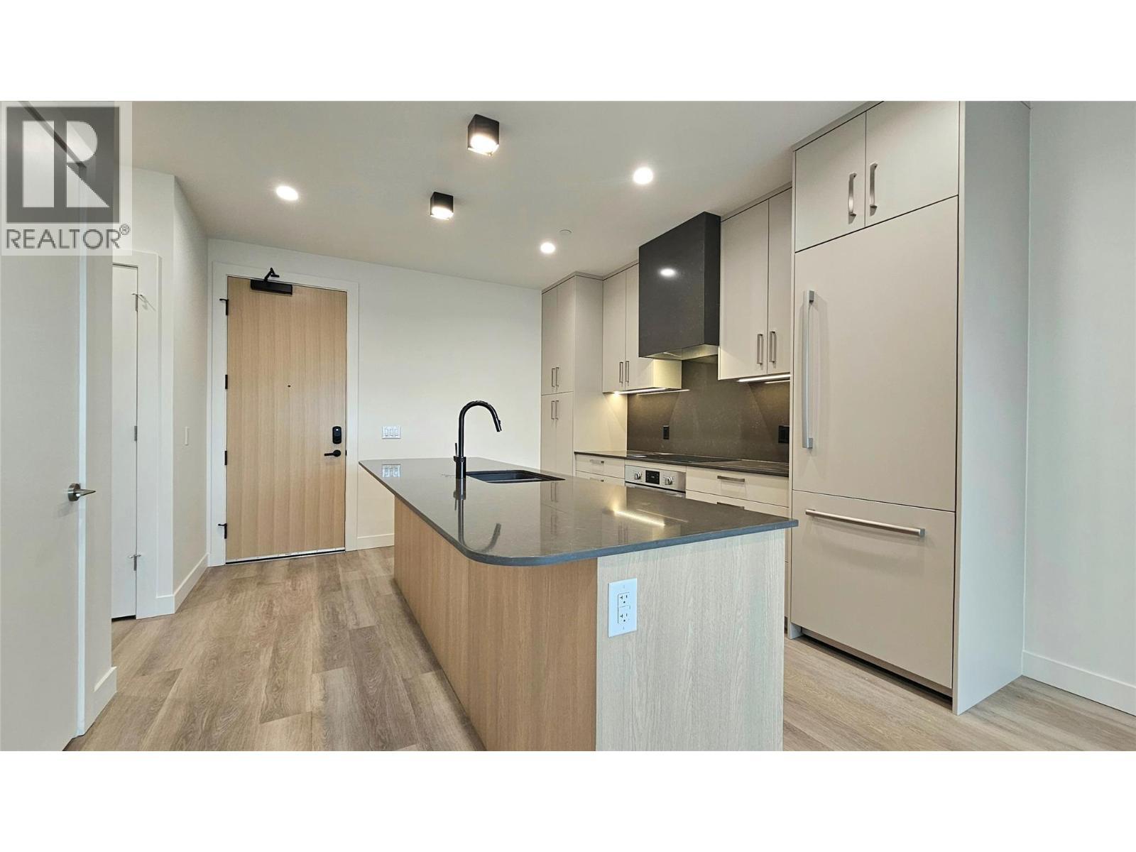 3340 Lakeshore Road Unit# 606, Kelowna, BC - Indoor Photo Showing Kitchen