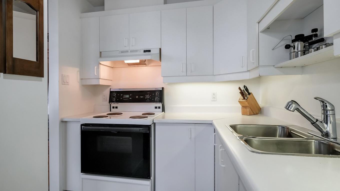 Cuisine - 1401-70 Rue De La Barre, Longueuil (Le Vieux-Longueuil), QC - Indoor Photo Showing Kitchen With Double Sink