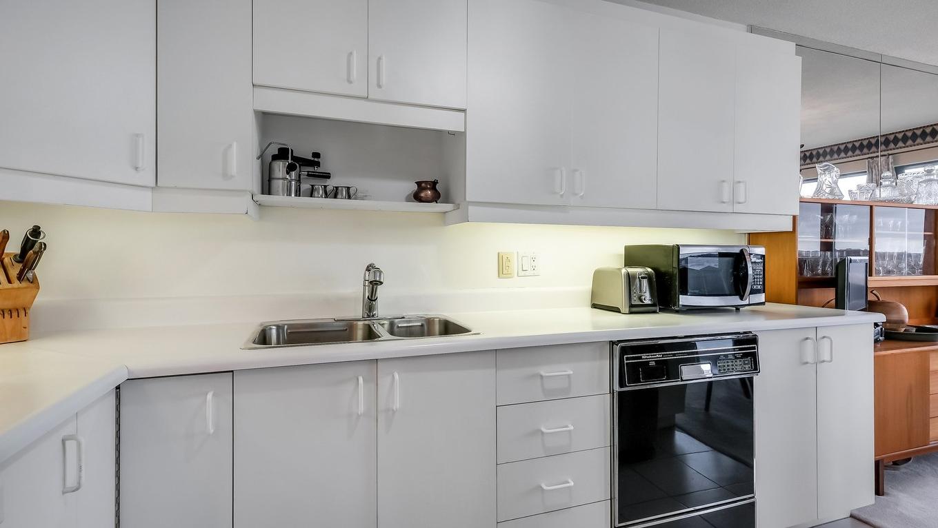 Cuisine - 1401-70 Rue De La Barre, Longueuil (Le Vieux-Longueuil), QC - Indoor Photo Showing Kitchen With Double Sink