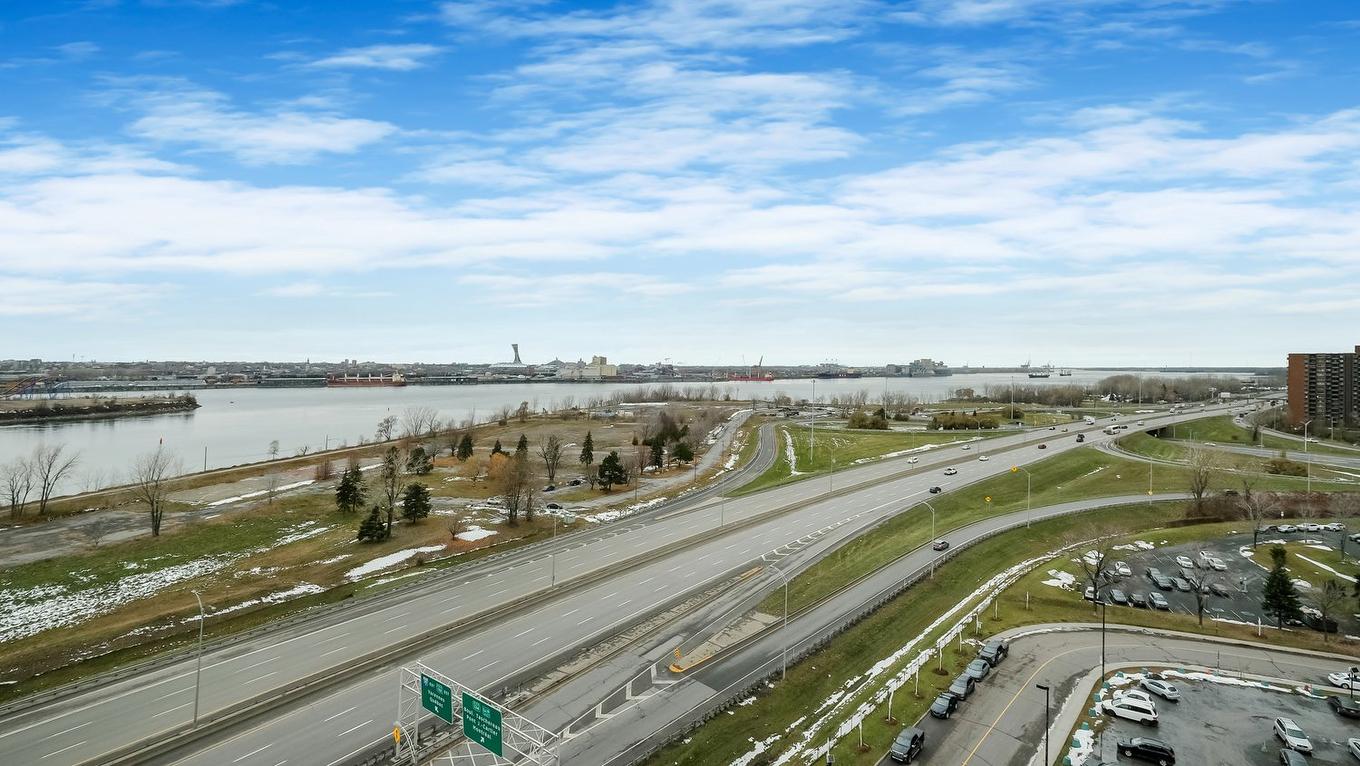 Terrasse - 1401-70 Rue De La Barre, Longueuil (Le Vieux-Longueuil), QC - Outdoor With View