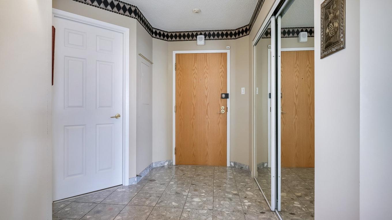 Hall d'entrée/Vestibule - 1401-70 Rue De La Barre, Longueuil (Le Vieux-Longueuil), QC - Indoor Photo Showing Other Room