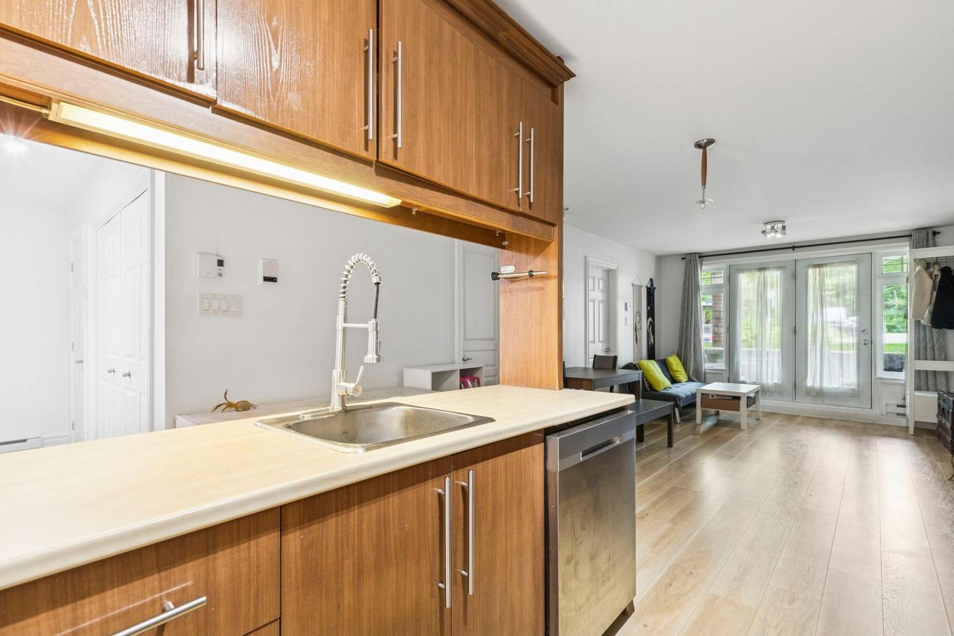 Kitchen - 002-10730 Av. Christophe-Colomb, Montréal (Ahuntsic-Cartierville), QC - Indoor Photo Showing Kitchen