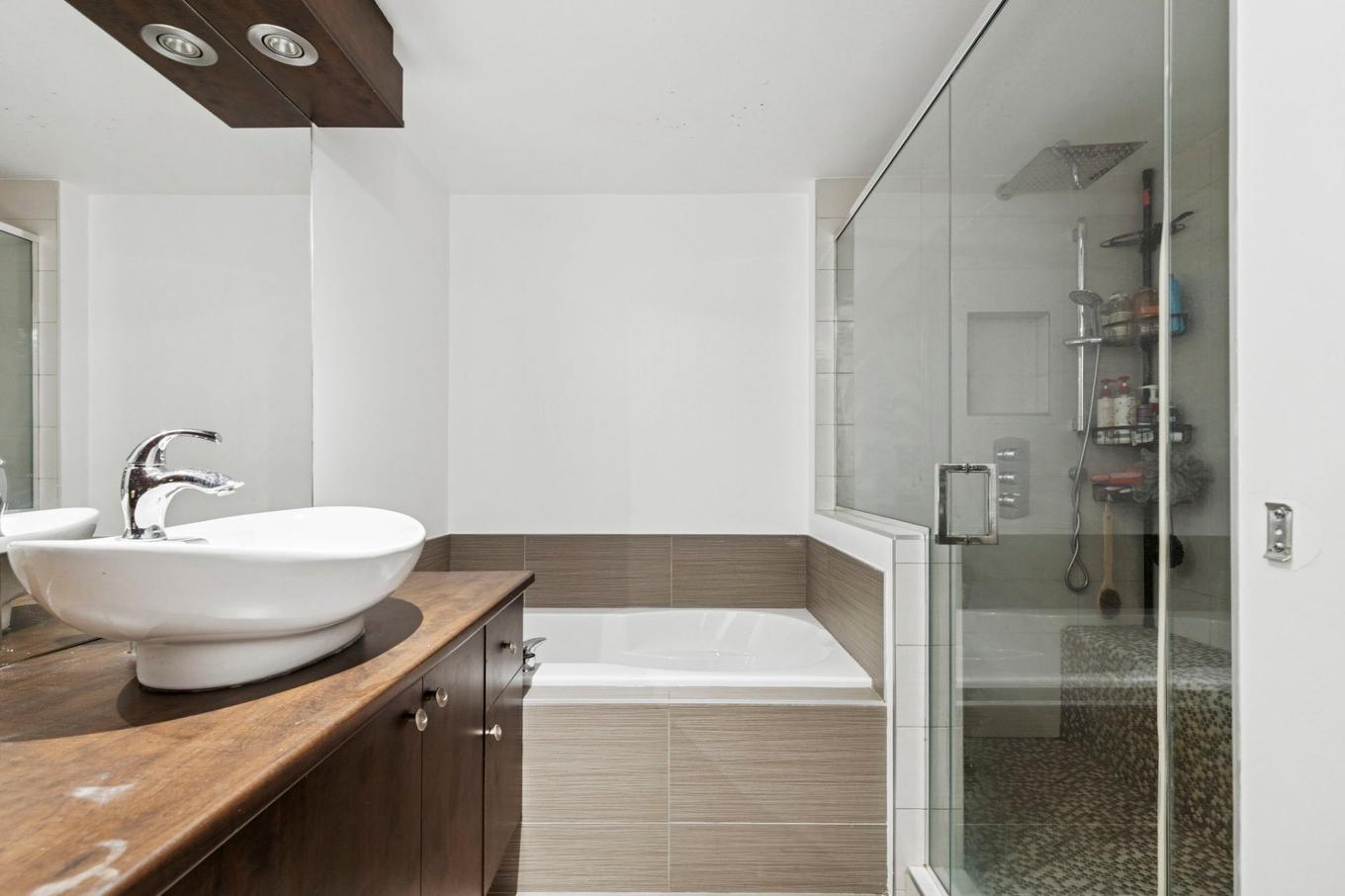 Bathroom - 002-10730 Av. Christophe-Colomb, Montréal (Ahuntsic-Cartierville), QC - Indoor Photo Showing Bathroom