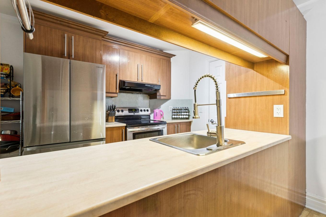 Kitchen - 002-10730 Av. Christophe-Colomb, Montréal (Ahuntsic-Cartierville), QC - Indoor Photo Showing Kitchen