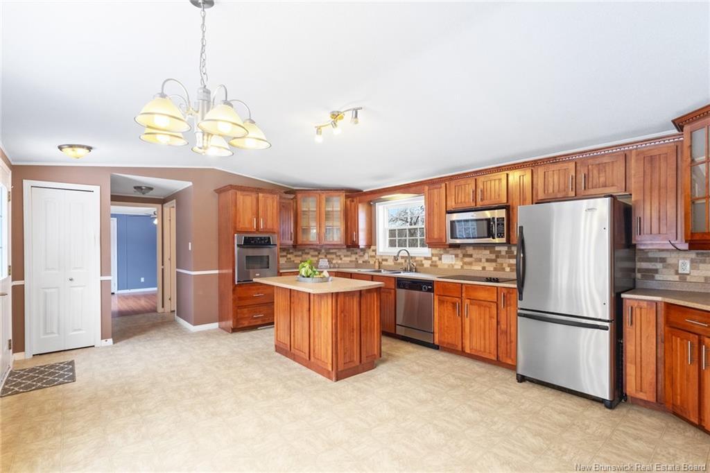 19 Cox Point Rd, Cumberland Bay, NB