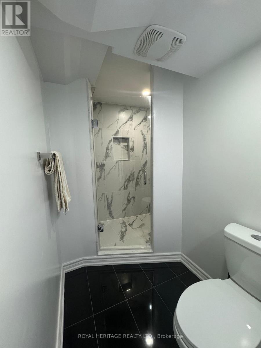 Bsmt - 105 Van Scott Drive, Brampton, ON - Indoor Photo Showing Bathroom