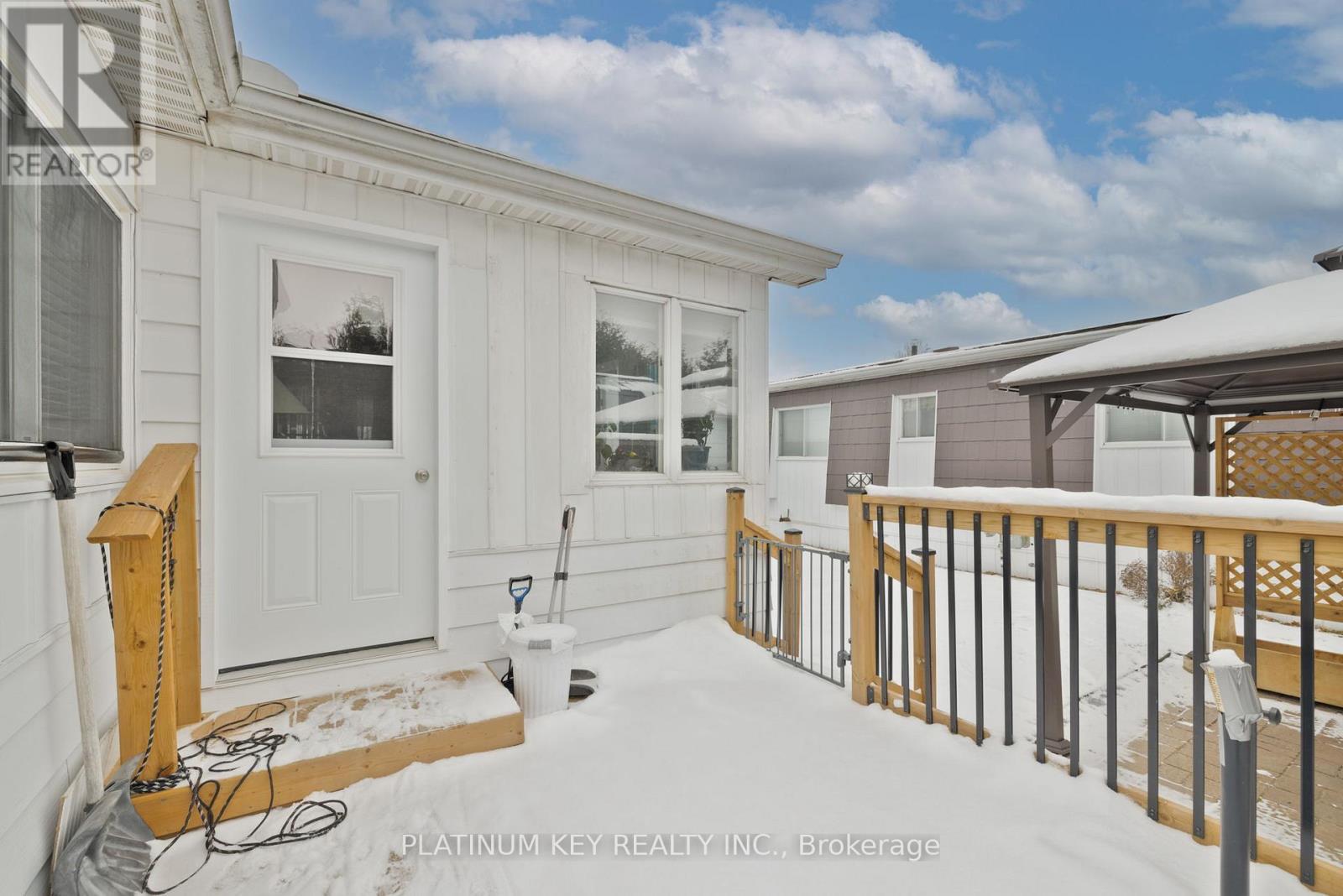 477 Richard Crescent, Strathroy-Caradoc (Se), ON - Outdoor With Exterior