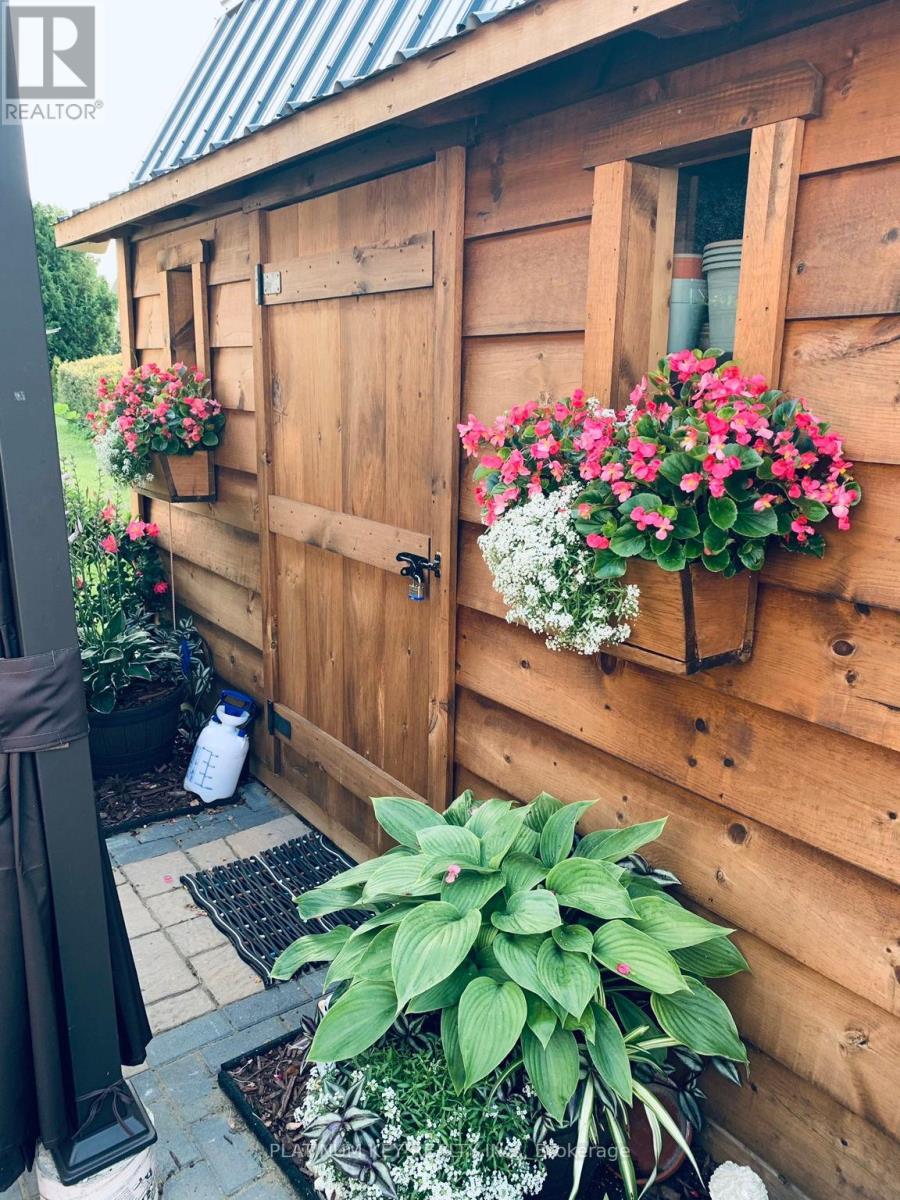 477 Richard Crescent, Strathroy-Caradoc (Se), ON - Outdoor With Deck Patio Veranda