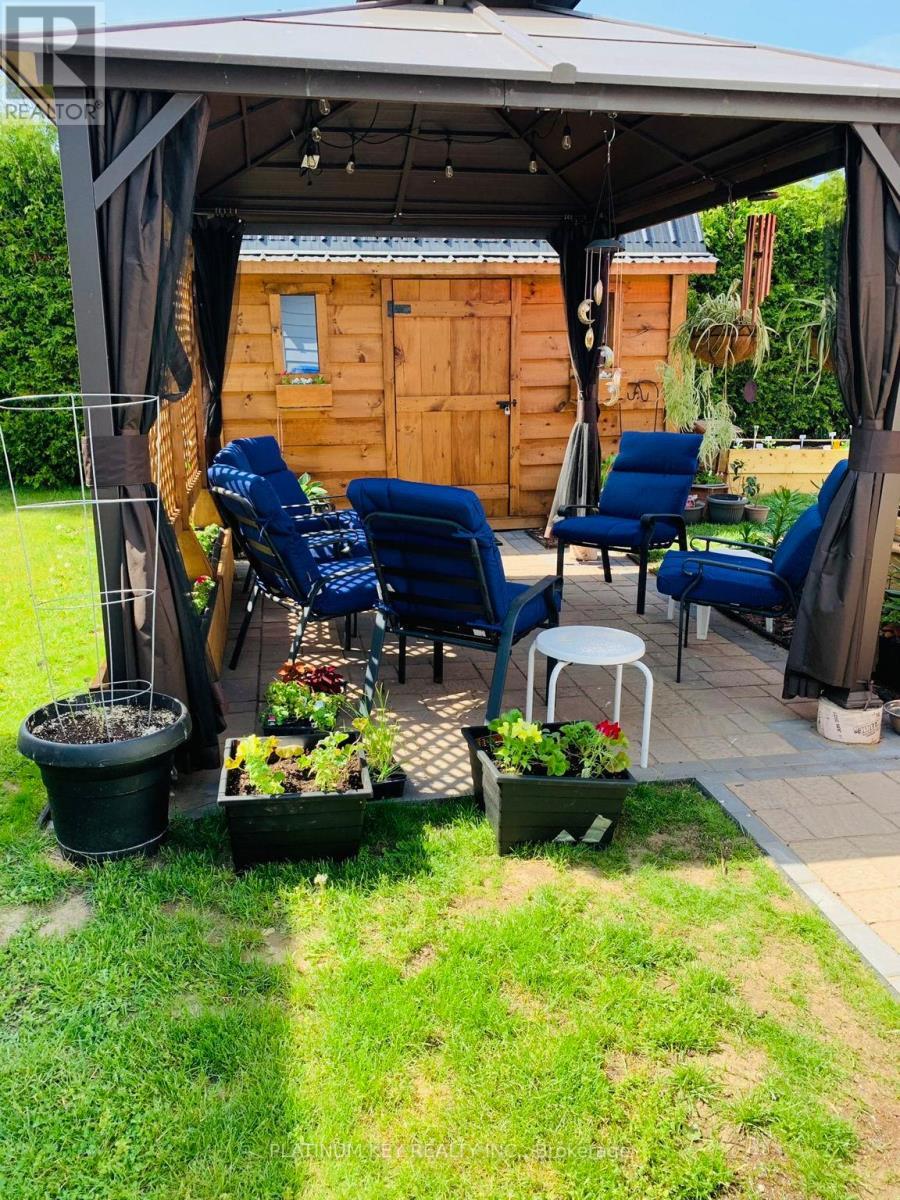 477 Richard Crescent, Strathroy-Caradoc (Se), ON - Outdoor With Deck Patio Veranda