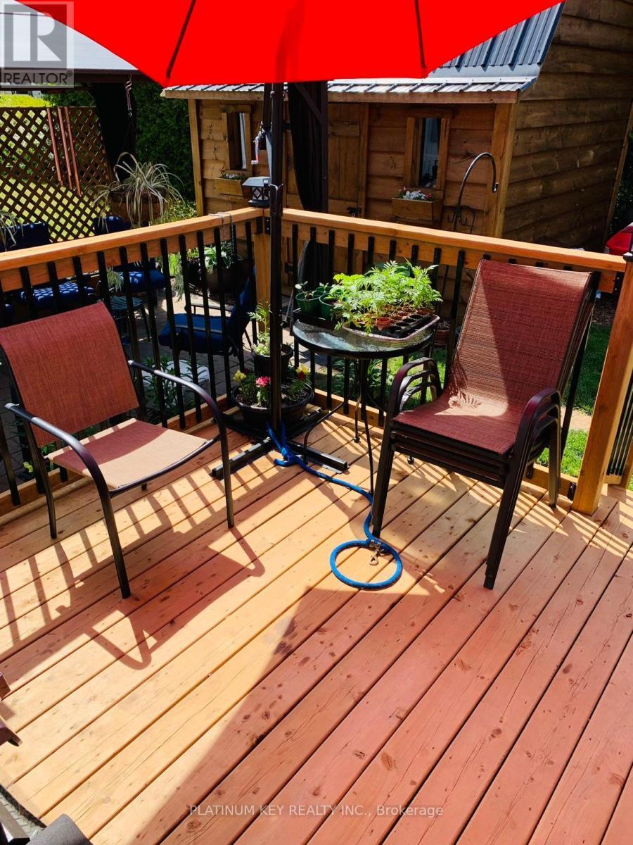 477 Richard Crescent, Strathroy-Caradoc (Se), ON - Outdoor With Deck Patio Veranda With Exterior