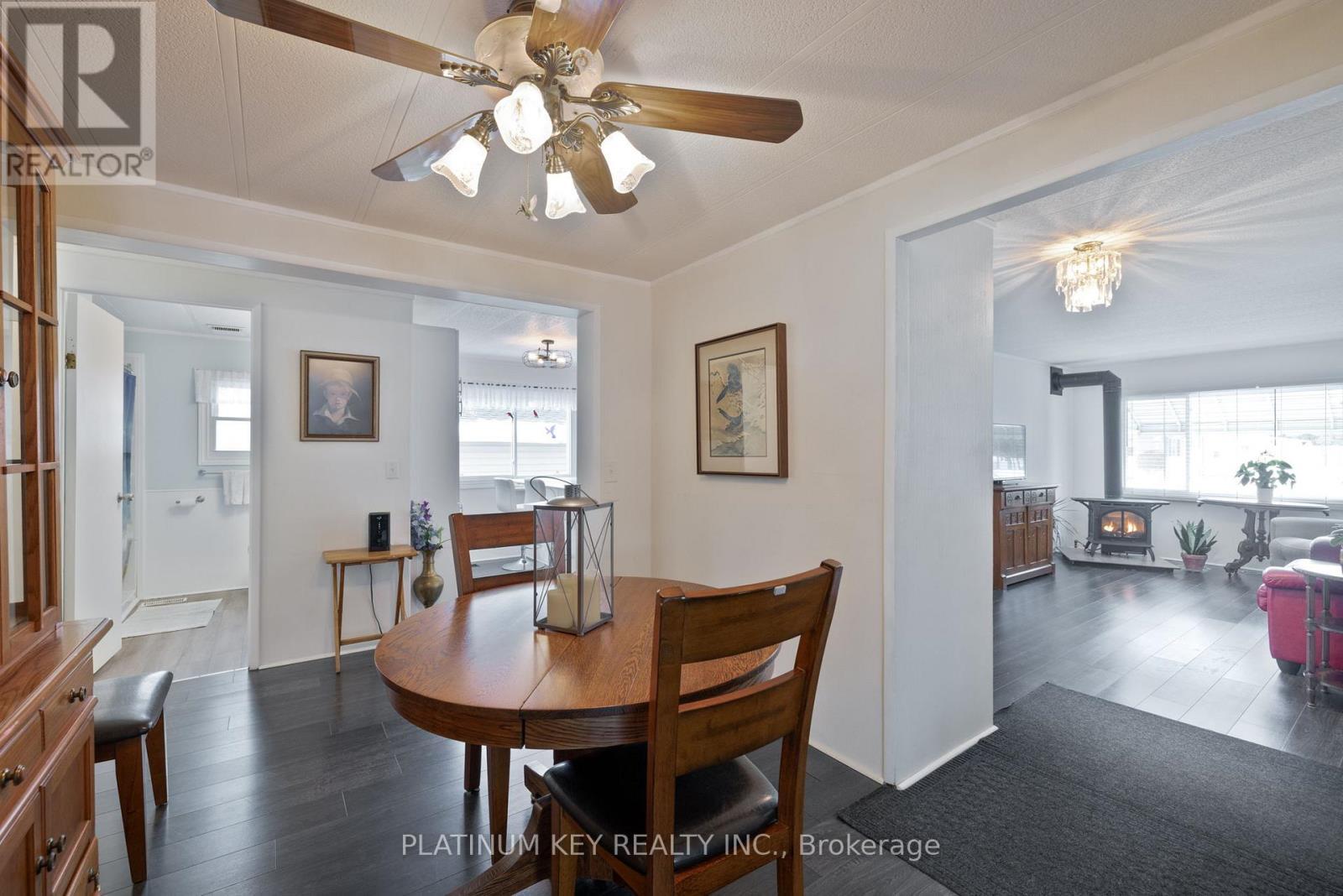 477 Richard Crescent, Strathroy-Caradoc (Se), ON - Indoor Photo Showing Dining Room