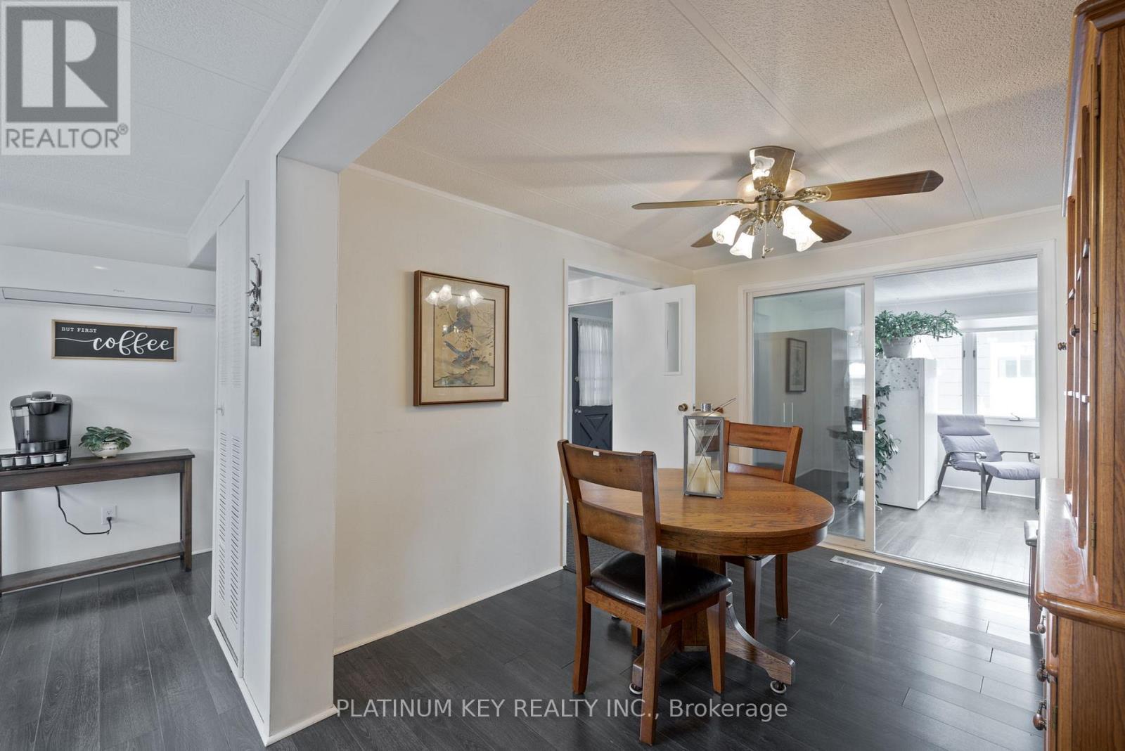 477 Richard Crescent, Strathroy-Caradoc (Se), ON - Indoor Photo Showing Dining Room