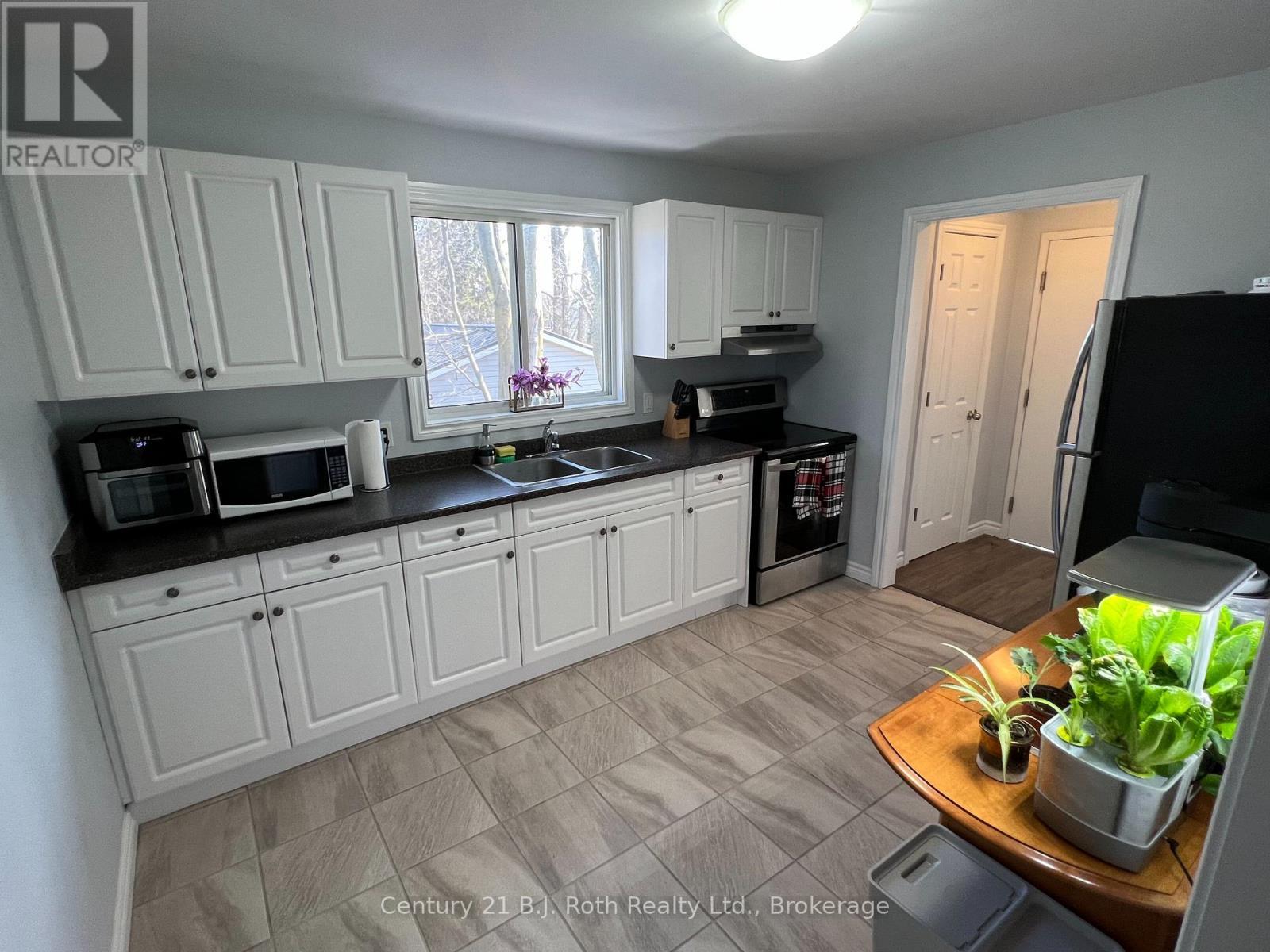 2 - 520 High Street, Orillia, ON - Indoor Photo Showing Kitchen With Double Sink