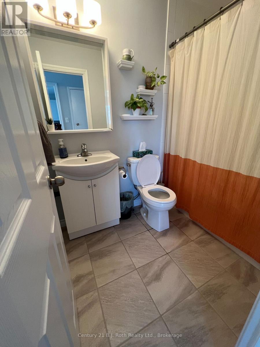 2 - 520 High Street, Orillia, ON - Indoor Photo Showing Bathroom