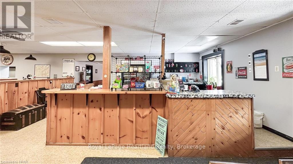 3064 Patrick Street, Howick, ON - Indoor