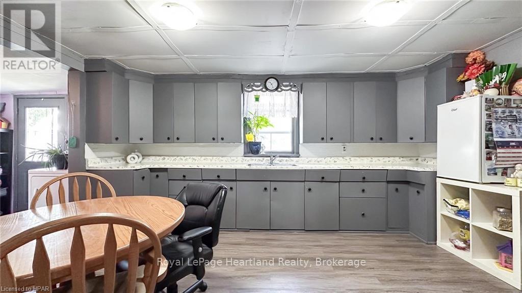 3064 Patrick Street, Howick, ON - Indoor