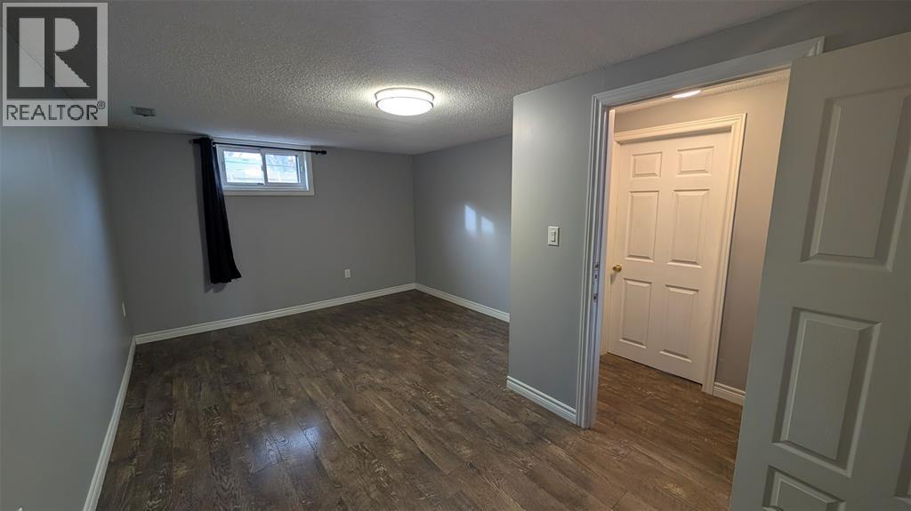 407 Murphy Road, Sarnia, ON - Indoor Photo Showing Other Room