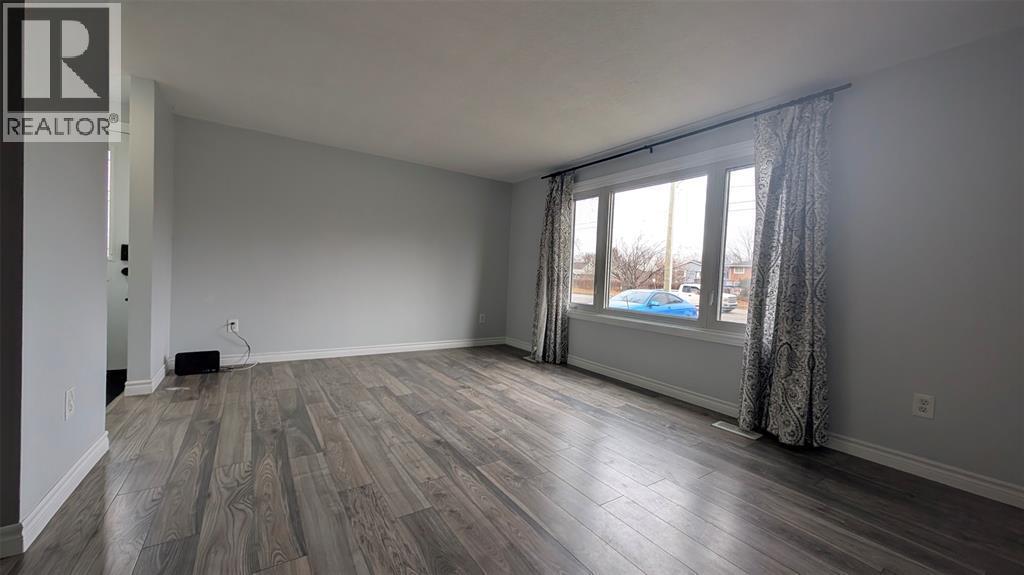 407 Murphy Road, Sarnia, ON - Indoor Photo Showing Other Room